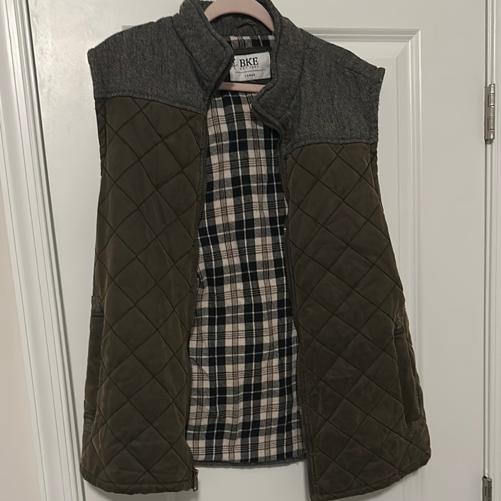 BKE Quilted Vest in Olive and Gray
